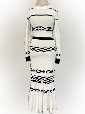 Ermanno Scervino Black and White Knit Label Detail